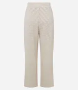 Pantalón de mujer color crema, de punto texturizado con efecto gofre o waffle, corte recto y pierna ancha.