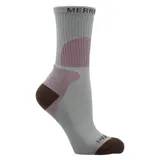 Calcetines técnicos de caña media color azul con detalles en negro.