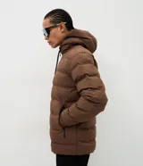 Campera puffer deportiva Get Over, color negro, con diseño sin costuras, cierre frontal por cremallera y capucha con cordón ajustable. Presenta puños elásticos y diseño acolchado.