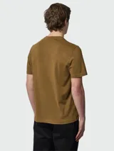 Remera de algodón Moncler color marrón con cuello redondo, manga corta y parche con logo bordado en el pecho.