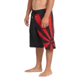 Short de baño Billabong modelo A.I. Rising Sun Pro de la colección Billabong x Andy Irons. Diseño en color negro con un llamativo estampado de rayos en rojo en una de las piernas y cordón ajustable en la cintura.