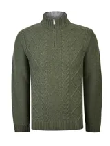 Sweater de punto color verde oliva, con cuello alto y cierre frontal parcial. Presenta un diseño de tejido con textura de rombos y trenzas verticales, con puños y ruedo acanalados.
