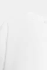 Camiseta blanca de algodón con escote en pico, manga larga y bajo recto.