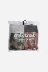 Pack de dos bóxers de algodón con cintura elástica. Uno de los bóxers es de color marrón liso con elástico gris, mientras que el otro es de color gris con estampado de peces pequeños y elástico azul marino.