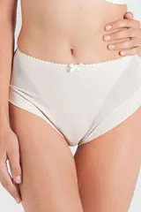 Bombacha faja tiro alto color beige, de alta contención, reforzada en abdomen bajo y con terminaciones sin costuras en las piernas.