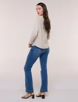 Buzo tejido liviano de calce holgado color celeste, con escote bote y mangas tipo dolman.