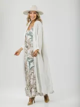 Kimono largo color verde oliva, con mangas anchas y bordes de satén.