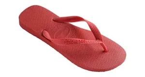 Chancletas Havaianas modelo Top, color rojo, con tiras de goma texturizadas y suela de diseño antideslizante con textura de grano de arroz.