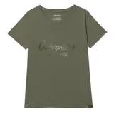 Remera verde militar de jersey con cuello en V y mangas cortas. Estampado frontal con el logo de Caterpillar en color plateado y la leyenda "Since 1904".