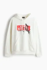 Canguro de corte holgado en color blanco, con capucha ajustable mediante cordones, bolsillo frontal tipo canguro y puños acanalados. Presenta un estampado gráfico en el pecho con la leyenda 'Apex Racing' y la silueta de un motociclista.