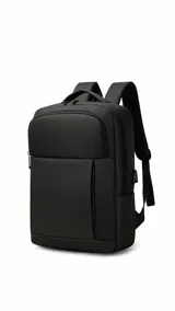 Mochila urbana de diseño minimalista en color negro, confeccionada en tafeta. Cuenta con dos compartimentos frontales con cierre, correas acolchadas ajustables y un compartimento interno diseñado para el transporte seguro de dispositivos electrónicos.