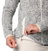Campera polar Columbia modelo Sweater Weather Full, de color gris melange con detalles y cierre en color blanco. Cuenta con cuello alto, bolsillos laterales con cierre y logo de la marca bordado en el pecho.