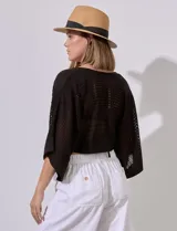 Bolero calado negro de poliéster con mangas 3/4 y frente abierto con lazo.