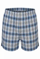 Pack de tres boxers de tela tipo tejido plano, con diseño a cuadros en tonos azules y blancos. Cuentan con cintura elástica y corte holgado.