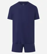 Conjunto de pijama masculino compuesto por una remera de cuello redondo y mangas cortas, y una bermuda con cintura elástica. Presenta un diseño liso en color azul marino con textura acanalada.