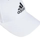 Gorro Adidas color blanco con logo de la marca bordado en negro en el frente.