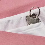 Short Under Armour de mujer, color negro, con cintura elástica, calza interior de malla y logo estampado en la pierna.