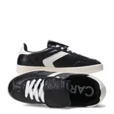 Championes urbanos de mujer, color blanco hueso, con detalles en beige claro. Diseño de estilo retro con suela de goma color caramelo.