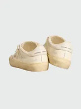 Championes Golden Goose modelo Soul Star, color blanco hueso con detalles en azul y suela color caramelo.