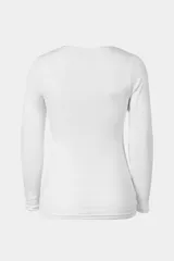 Camiseta negra de manga larga con cuello redondo.