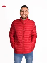 Campera puffer roja con cierre frontal y cuello alto.