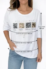 Remera blanca de manga larga, con cuello redondo y corte semi holgado. Presenta un estampado frontal con la frase "PICK YOUR WILD" en dorado y cuatro recuadros con diferentes "animal prints" (pitón, leopardo, cebra y tigre), con detalles en dorado y pedrería.