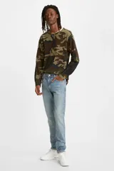 Jean de hombre Levi's modelo 512 Slim Taper ADV, color azul claro desgastado. Corte ajustado (slim) con talle medio y pierna que se estrecha hacia el tobillo (tapered).