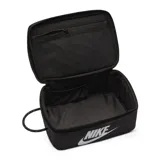 Bolso negro con logo Nike blanco, con forma de caja de zapatillas. Tiene asa de mano y correa de hombro ajustable.