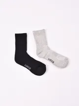 Pack de dos pares de medias de caña corta, una negra y otra gris.