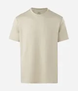 Remera deportiva de cuello redondo y manga corta, confeccionada con tecnología Dry para mayor transpirabilidad y control de la humedad. Presenta un diseño minimalista y funcional, ideal para actividades físicas.