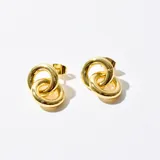 Par de aros colgantes dorados con forma de eslabones entrelazados.