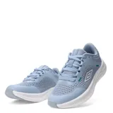Championes deportivos Umbro modelo Icon Lady, color celeste con detalles en blanco y verde. Presentan una capellada de malla transpirable con refuerzos sintéticos y una suela de amortiguación blanca.