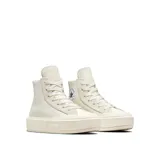 Championes Converse Cruise de caña alta color crema, con suela de goma texturizada y logo de la marca en el lateral.