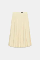 Falda midi de tiro medio ZARA Woman Collection confeccionada en hilatura con lino, con detalle de pliegues, bajo acabado en línea evasé y cierre lateral con cremallera oculta en costura.