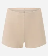 Pijama short doll de dos piezas en color beige, confeccionado en tejido acanalado de viscosa con elastano. Incluye una musculosa con breteles finos regulables y un short de cintura elastizada.