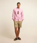 Camisa de manga larga Marfinno con cuello camisero y abotonadura frontal, confeccionada en tejido plano de lino y algodón.