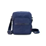 Morral bandolera de tela canvas color marrón con correa regulable. Tiene un bolsillo frontal con cierre, apertura superior con cierre, bolsillos internos y un bolsillo trasero con cierre.