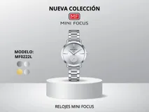 Reloj Mini Focus modelo MF0222L con máquina japonesa, resistente al agua (30m), caja de metal plateado, cuadrante plateado con detalle de strass y malla de acero plateada con cierre plegable.