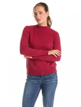 Buzo de tejido de punto color beige, con cuello alto y mangas largas. Presenta un diseño de calce ajustado con puños y ruedo acanalados.