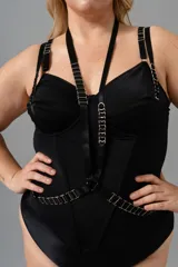 Body corset negro con aro, confeccionado en lycra. Breteles elásticos regulables con detalles de aros y ballenas en la delantera.