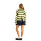 Buzo de punto estilo rugby con cuello polo y cierre frontal de botones. Presenta un diseño a rayas horizontales en color verde y crema, con mangas largas y corte holgado.