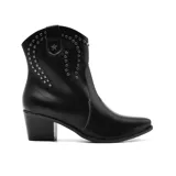 Bota texana negra de cuero sintético con detalles de tachas plateadas y estrella en el lateral.