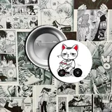 Pin metálico con ilustración de personaje de manga.