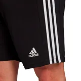 Short deportivo Adidas Squadra 21 de hombre, color negro con tres tiras blancas en los laterales. Confeccionado en poliéster reciclado con tecnología Aeroready, cintura elástica y cordón ajustable.