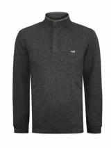Buzo polar de hombre con medio cierre frontal y cuello alto con aplicación de gamuza. Presenta un tejido con textura de espiga en color gris oscuro y el parche bordado del pato característico de la marca en el pecho.