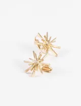 Par de caravanas doradas con forma de estrella fugaz y cierre a clip.