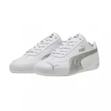 Championes Puma Speedcat LTH de perfil bajo, color blanco con detalles en dorado y suela negra. Diseño inspirado en el automovilismo con el logo de la marca en el lateral y la lengüeta.