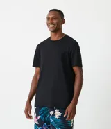 Remera marrón de algodón pima, corte comfort, cuello redondo y manga corta.