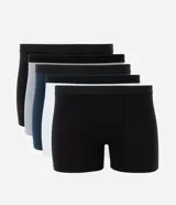 Pack de cinco bóxers de algodón en colores negro, gris, azul marino y blanco, con cintura elástica.