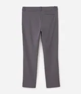 Pantalón slim de sarga color gris, con cintura con pasacintos, cierre de botón y cremallera, bolsillos laterales y bolsillos traseros embutidos.